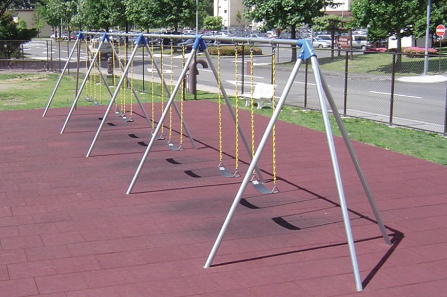 Tri-Pod Swing Frame